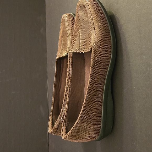 Clarks Collection Slip On Shoes Snakeskin Pattern Soft Cushion - Picture 3 of 8